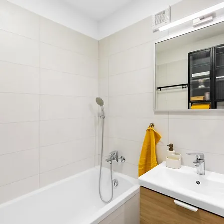 Comfort Retreat With Balcony Apartment