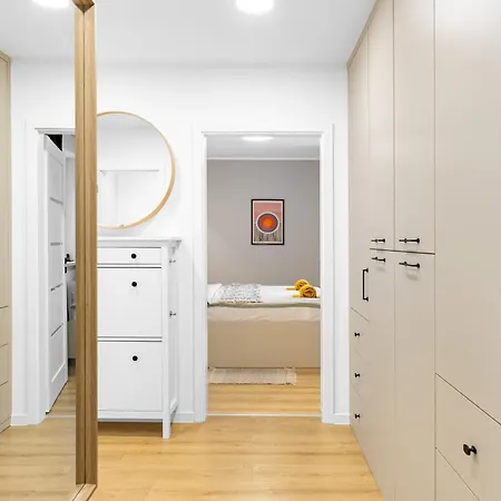Comfort Retreat With Balcony Apartment *