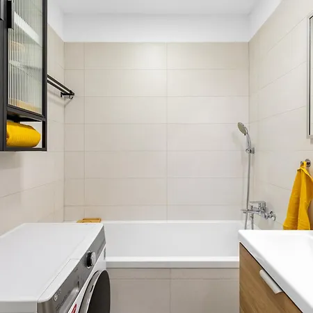 Comfort Retreat With Balcony Apartament
