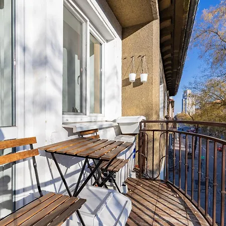 Apartment Comfort Retreat With Balcony