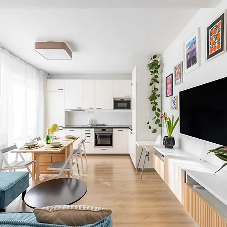 Comfort Retreat With Balcony Apartment *