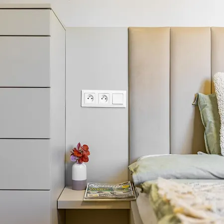 Apartment Comfort Retreat With Balcony