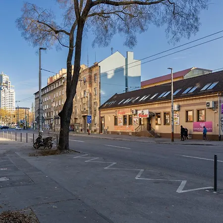 Apartment Comfort Retreat With Balcony Bratislava