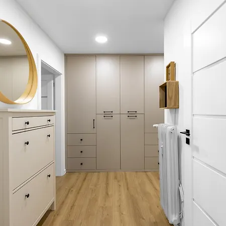 Comfort Retreat With Balcony Apartment