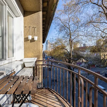 Apartment Comfort Retreat With Balcony