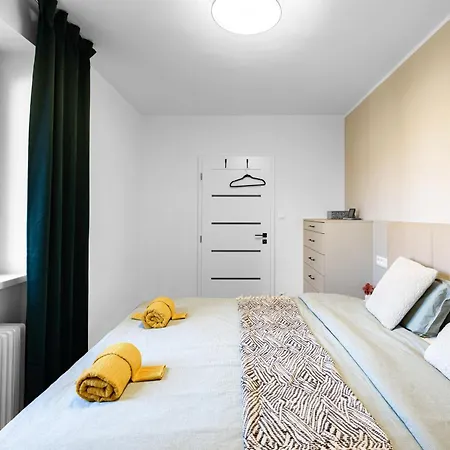 Apartment Comfort Retreat With Balcony *